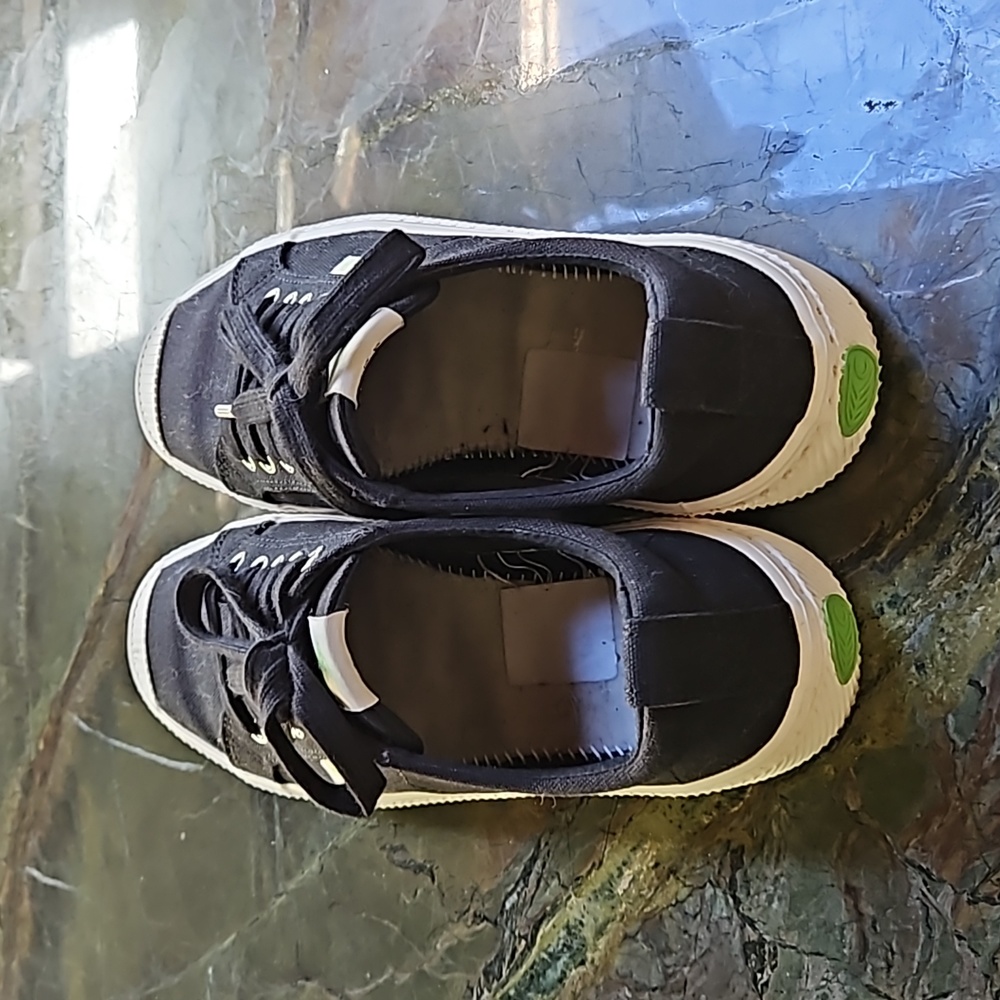 Cariuma sneakers - Picture 3 of 4